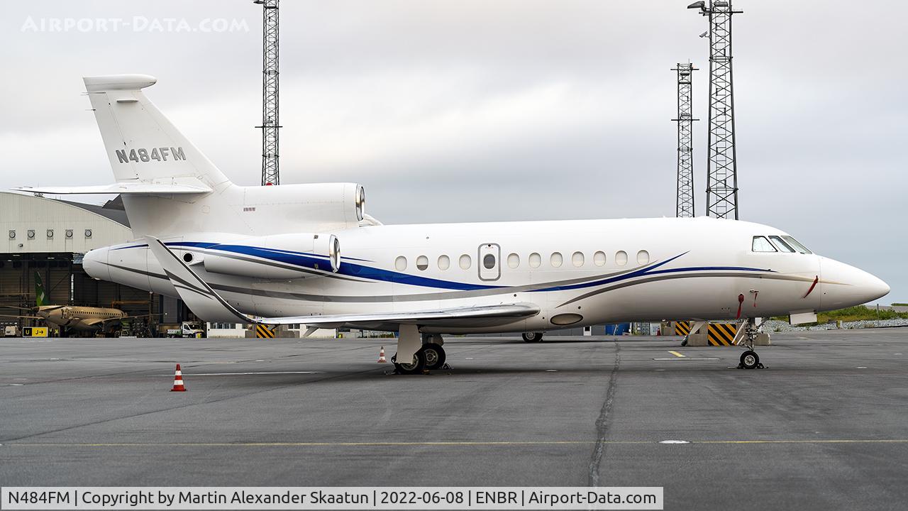 N484FM, 1989 Dassault Falcon 900 C/N 81, Parked at the de-ice platform.