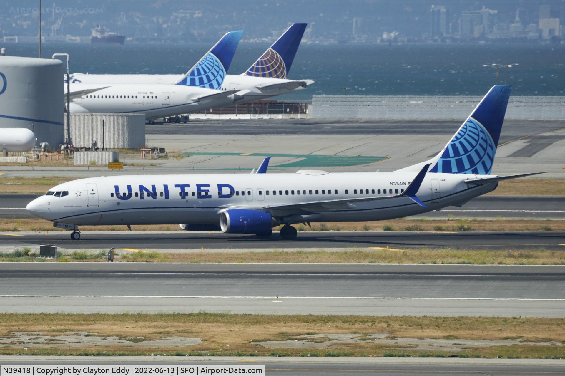 N39418, 2008 Boeing 737-924/ER C/N 33456, Sky Terrace SFO 2022.