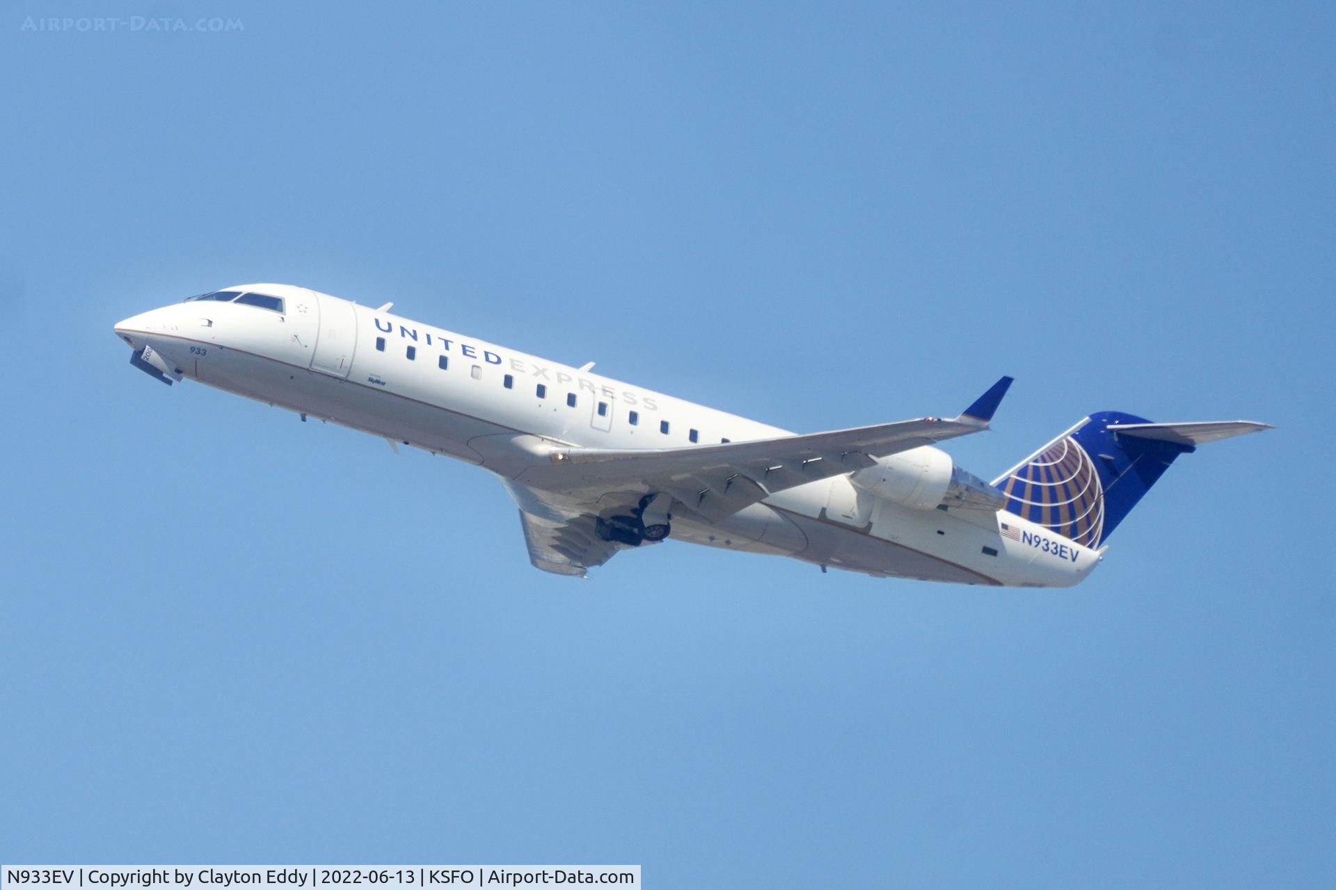 N933EV, 2005 Canadair CRJ-200ER (CL-600-2B19) C/N 8022, Sky Terrace SFO 2022.