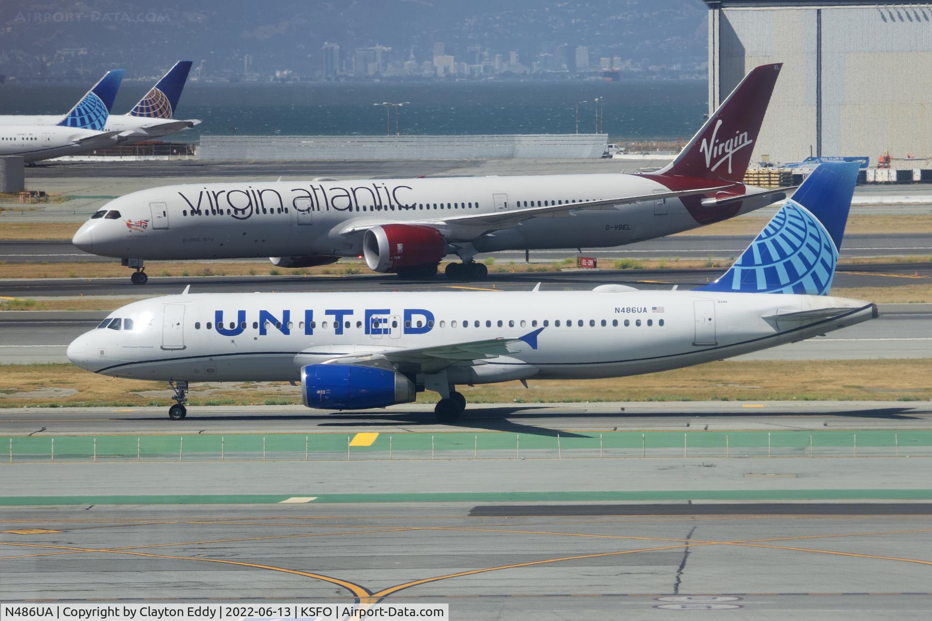 N486UA, 2001 Airbus A320-232 C/N 1620, Sky Terrace SFO 2022.