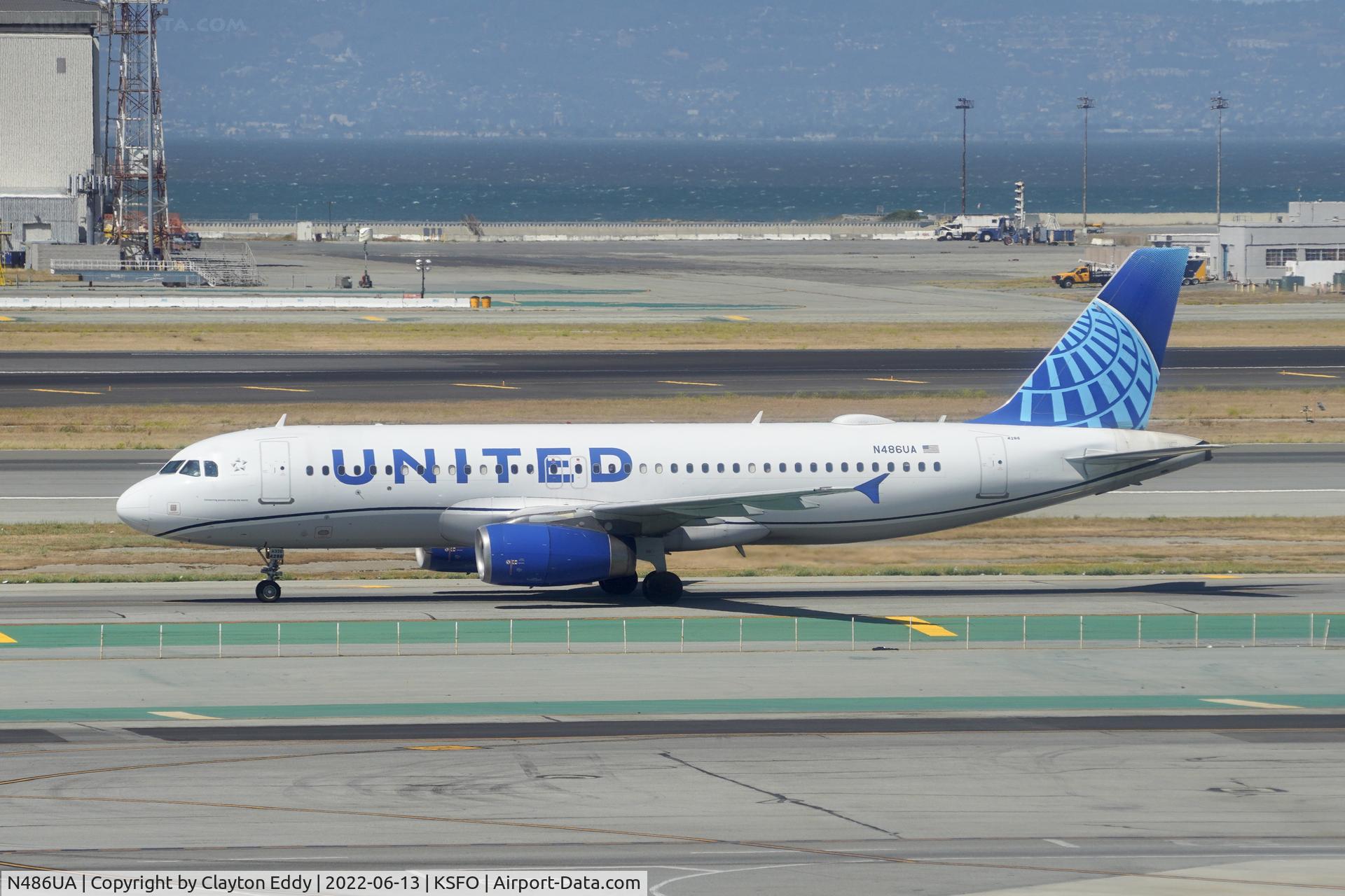 N486UA, 2001 Airbus A320-232 C/N 1620, Sky Terrace SFO 2022.