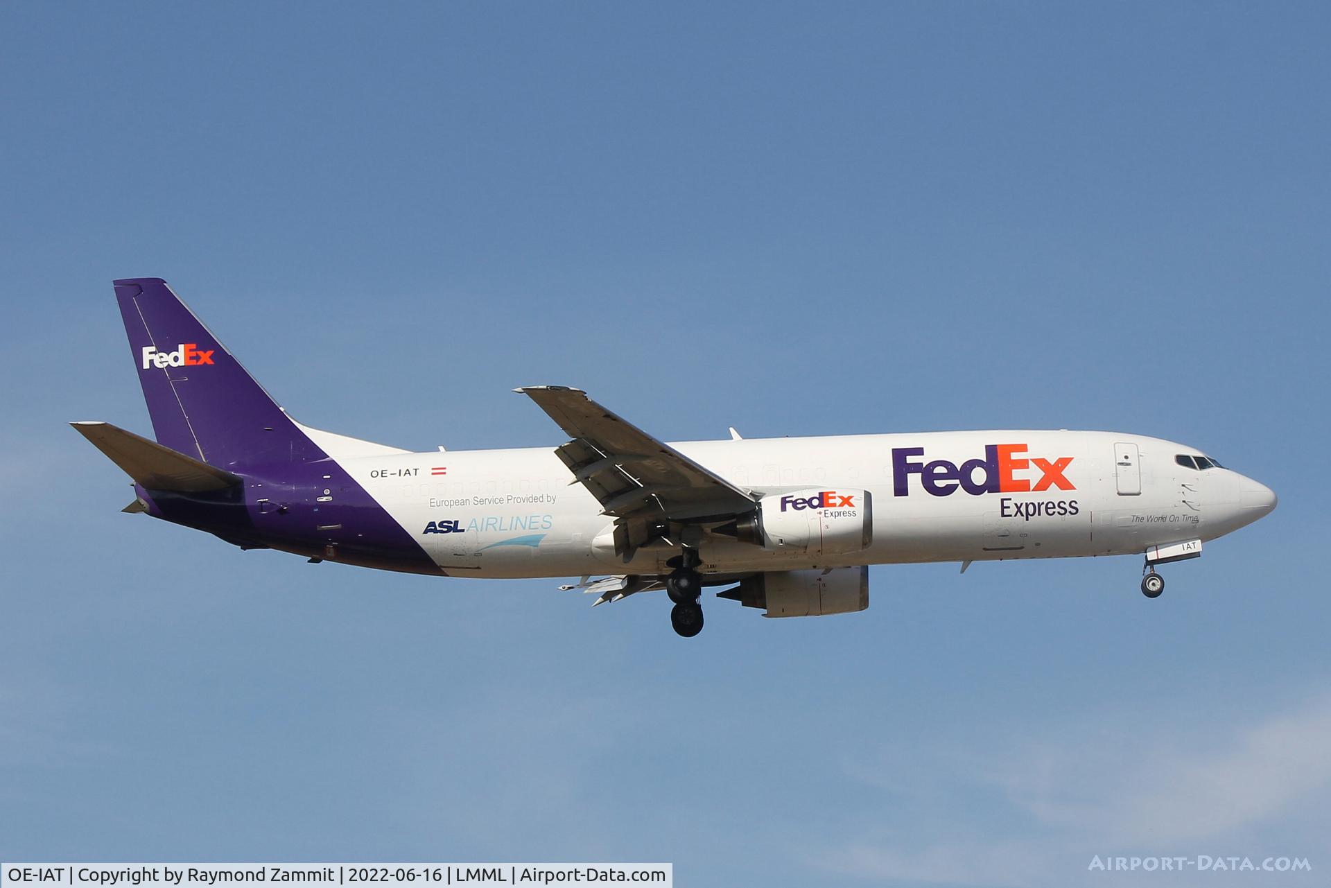 OE-IAT, 1999 Boeing 737-4M0 C/N 29210, B737-400 OE-IAT Fedex
