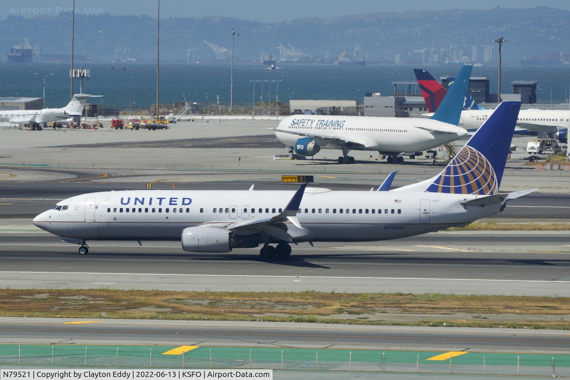 N79521, 2010 Boeing 737-824 C/N 31662, Sky Terrace SFO 2022.