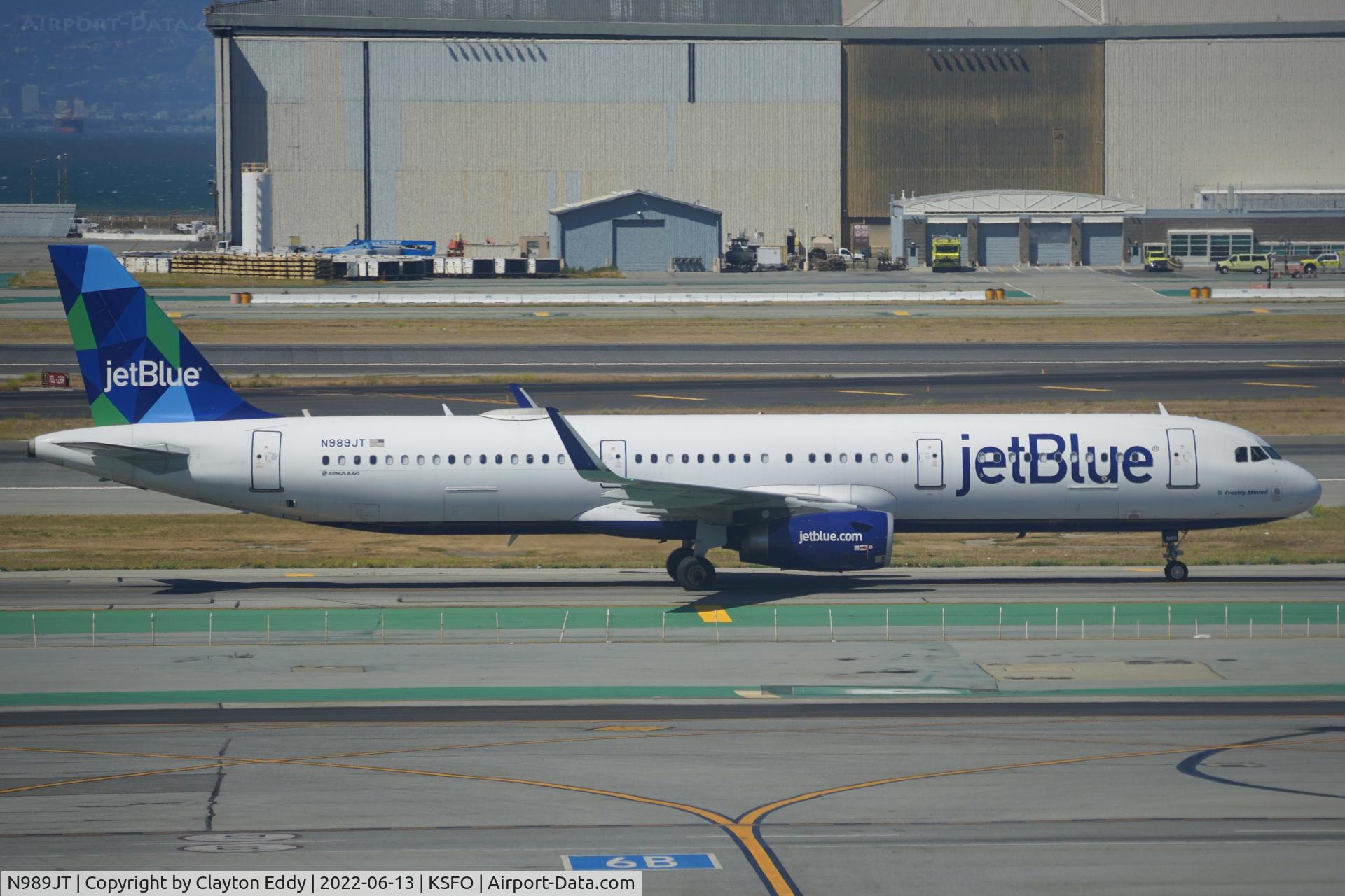 N989JT, 2017 Airbus A321-231 C/N 7924, Sky Terrace SFO 2022.