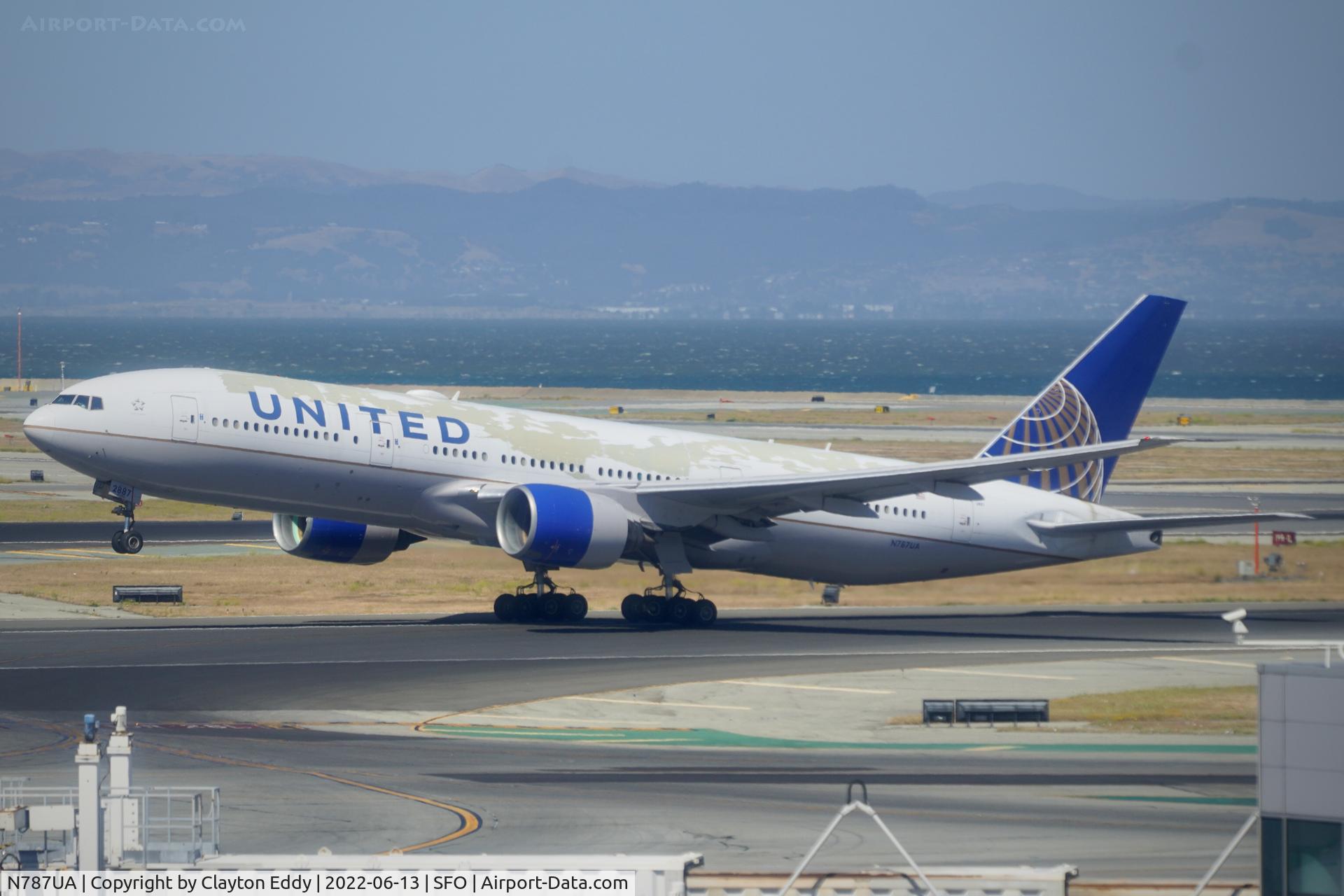 N787UA, 1997 Boeing 777-222 C/N 26939, Sky Terrace SFO 2022.
