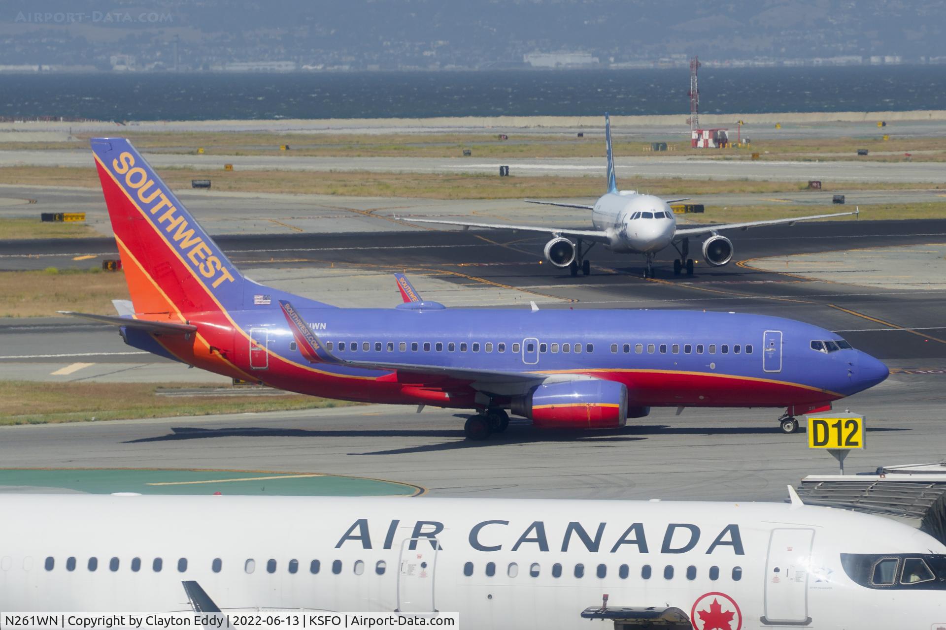 N261WN, 2006 Boeing 737-7H4 C/N 32517, Sky Terrace SFO 2022.