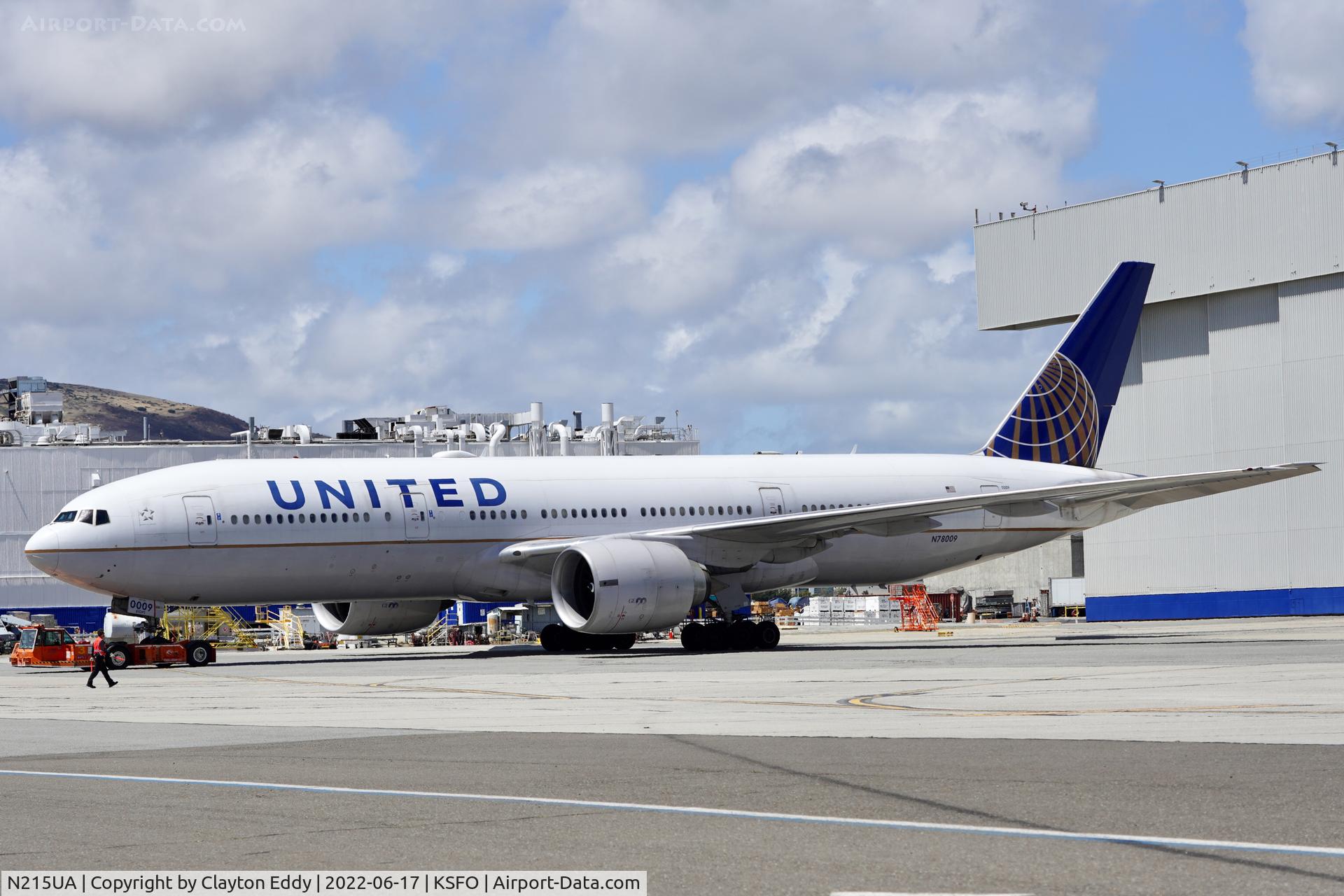 N215UA, 2000 Boeing 777-222 C/N 30221, Sky Terrace SFO 2022.