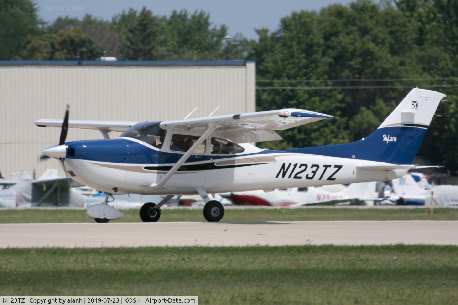 N123TZ, 2004 Cessna 182T Skylane C/N 18281327, At AirVenture 2019