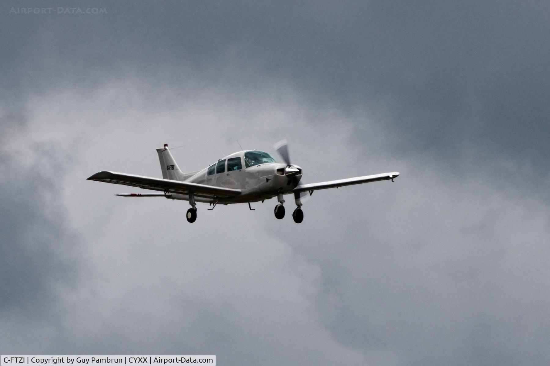 C-FTZI, 1976 Beech C23 Sundowner 180 Sundowner 180 C/N M-1775, Landing on 19
