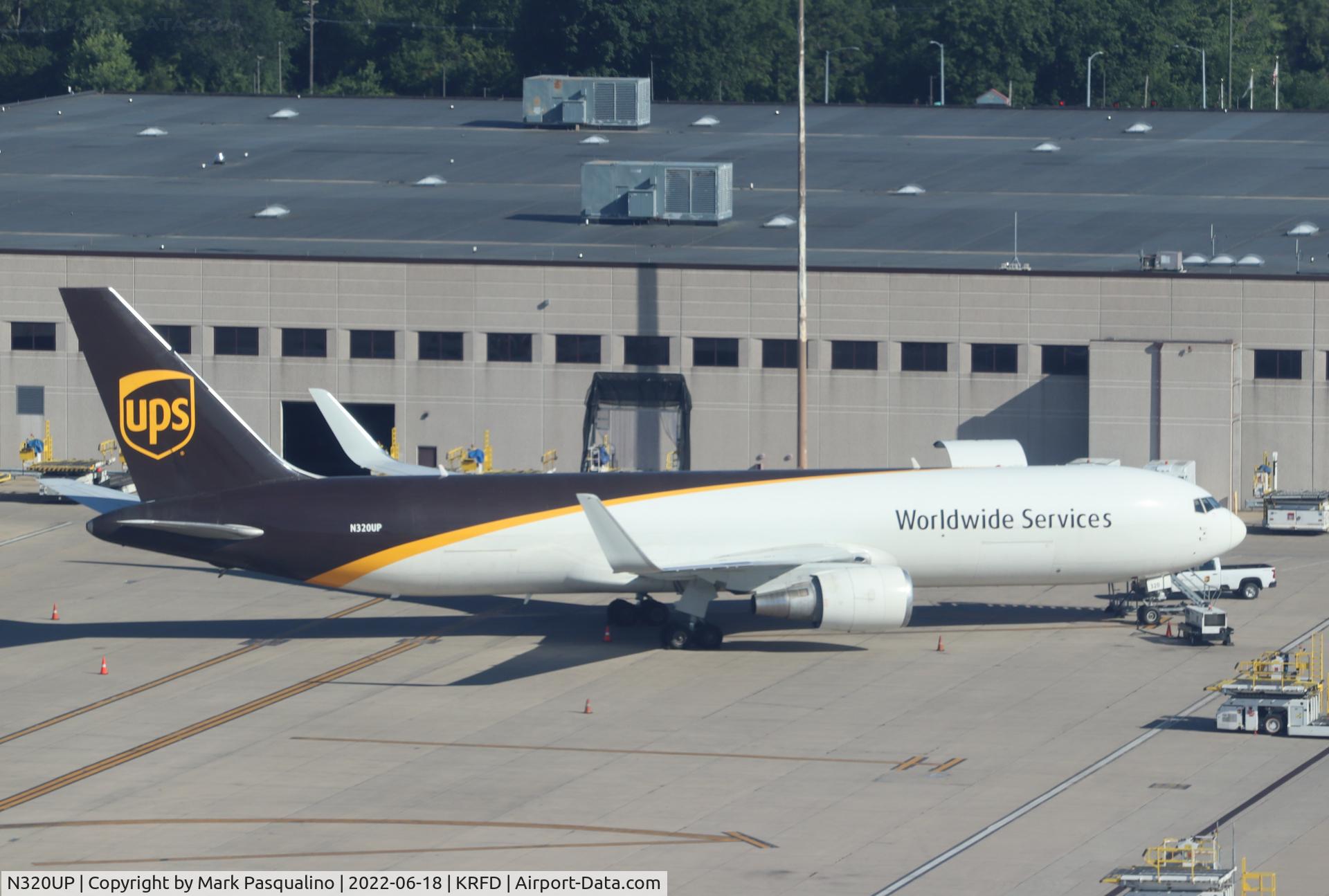 N320UP, 1997 Boeing 767-34AF C/N 27747, Boeing 767-34AF