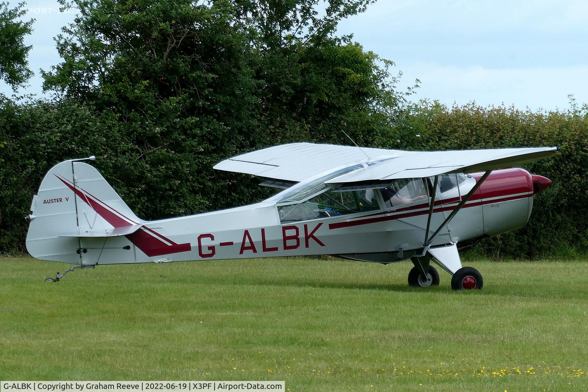 G-ALBK, 1944 Taylorcraft J Auster 5 C/N 1273, Departing from Priory Farm.
