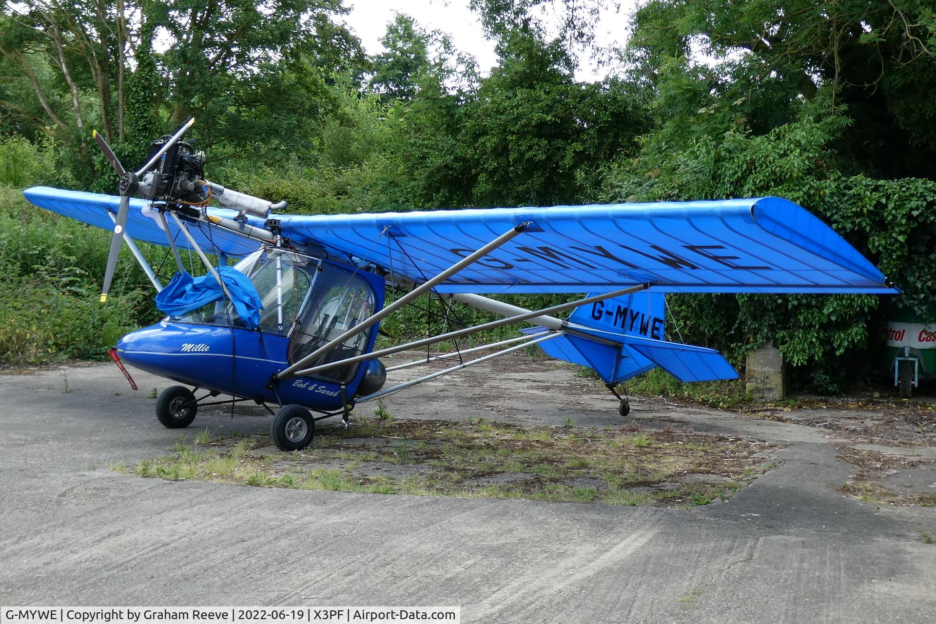 G-MYWE, 1995 Thruster T600 C/N 9035-T600-512, Parked at Priory Farm.