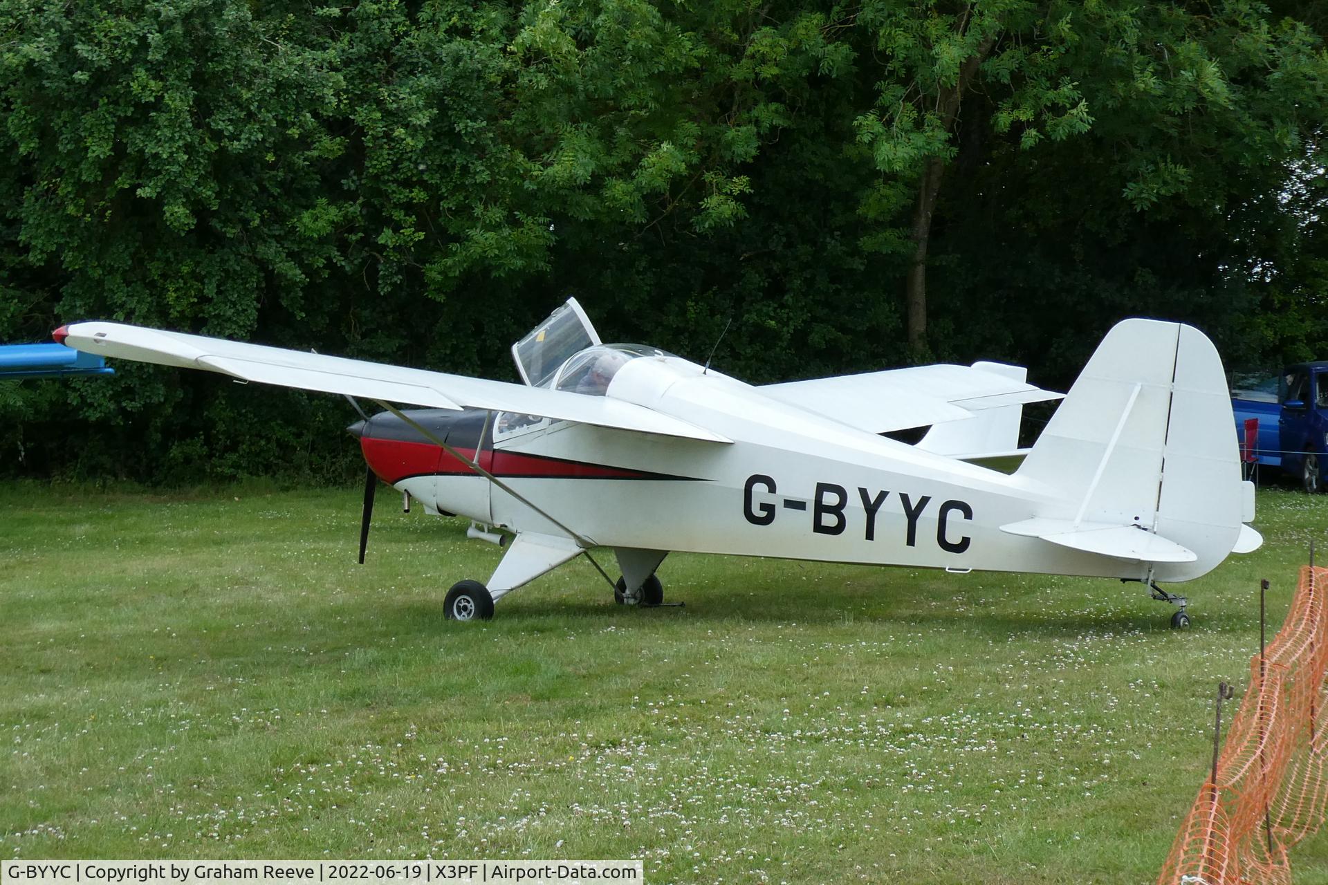 G-BYYC, 2000 Hapi Cygnet SF-2A C/N PFA 182-12311, Parked at Priory Farm.
