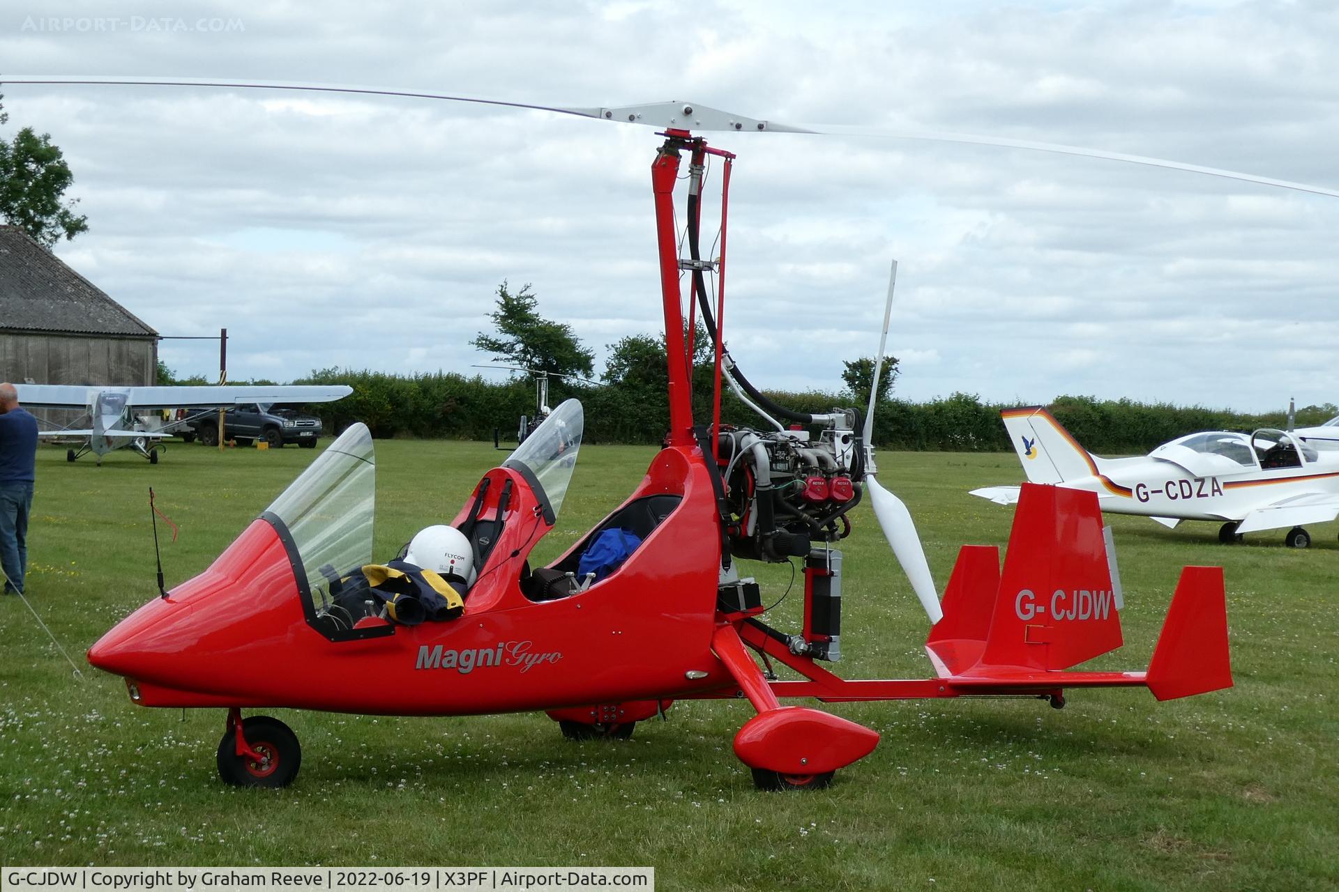 G-CJDW, 2016 Magni Gyro M16C Tandem Trainer C/N 16-16-9494, Parked at Priory Farm.