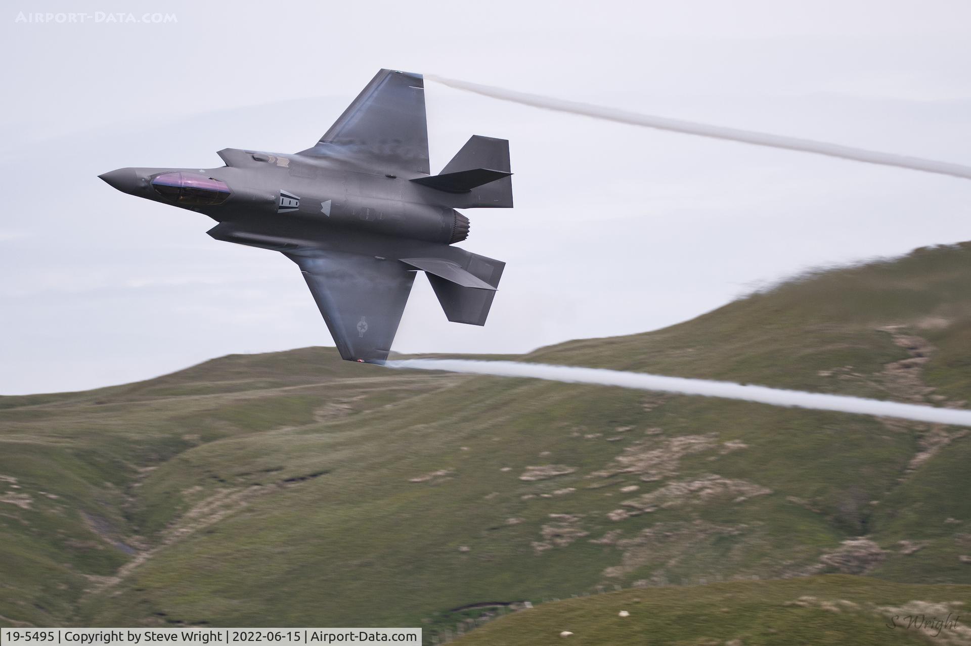 19-5495, 2022 Lockheed Martin F-35A Lightning II C/N AF-323, Bwlch Oerdrws Mach Loop Wales