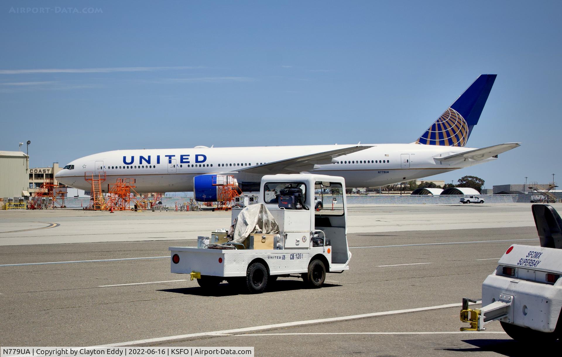 N779UA, 1996 Boeing 777-222 C/N 26941, Paint cart. SFO 2022.
