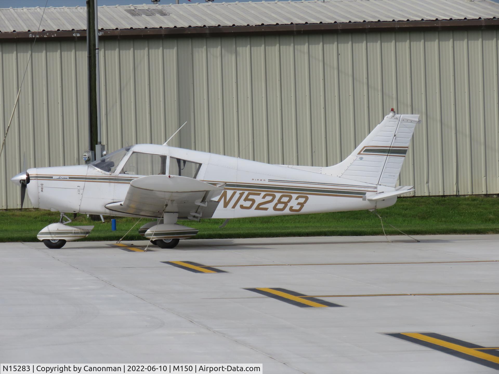 N15283, 1972 Piper PA-28-140 C/N 28-7325032, Parked