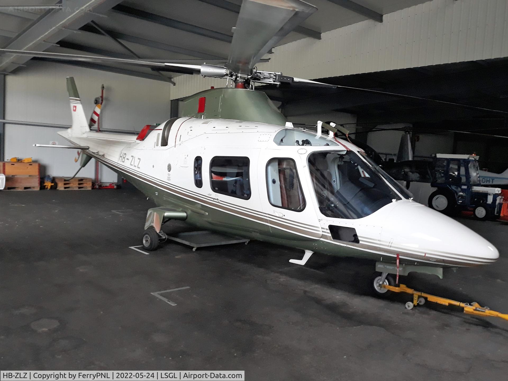 HB-ZLZ, Agusta A-109E Power C/N 11106, Augusta A109