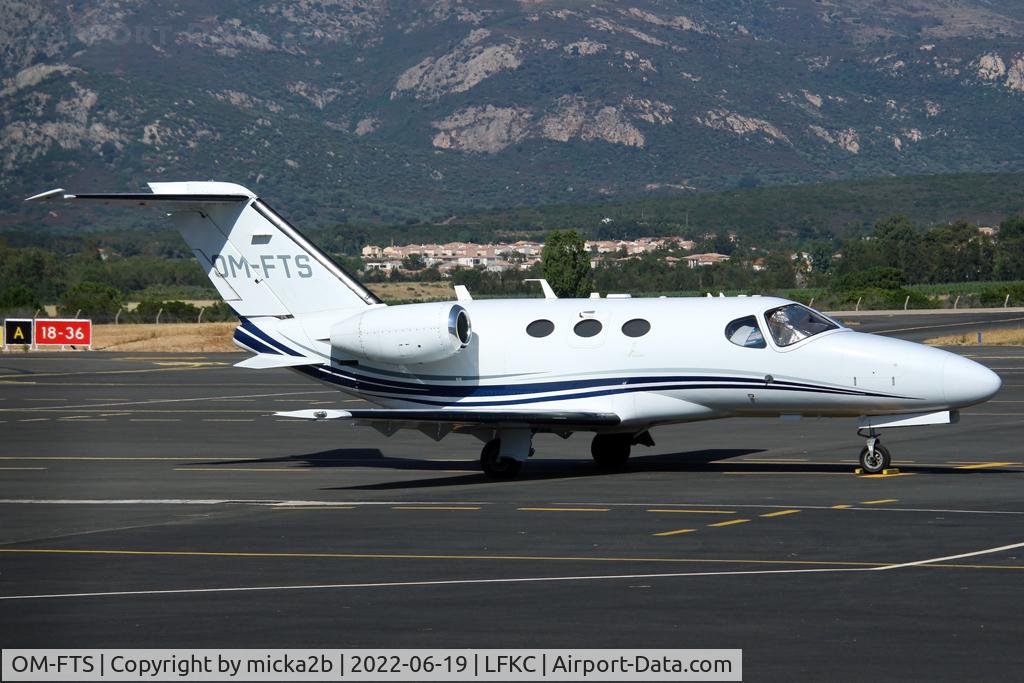 OM-FTS, 2010 Cessna 510 Citation Mustang Citation Mustang C/N 510-0281, Parked