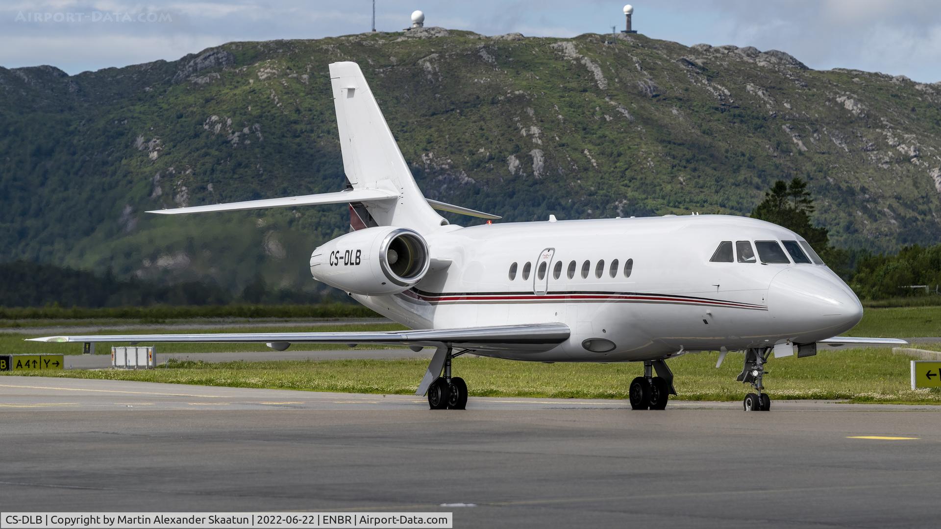 CS-DLB, 2006 Dassault Falcon 2000EX C/N 80, Taxying to parking.