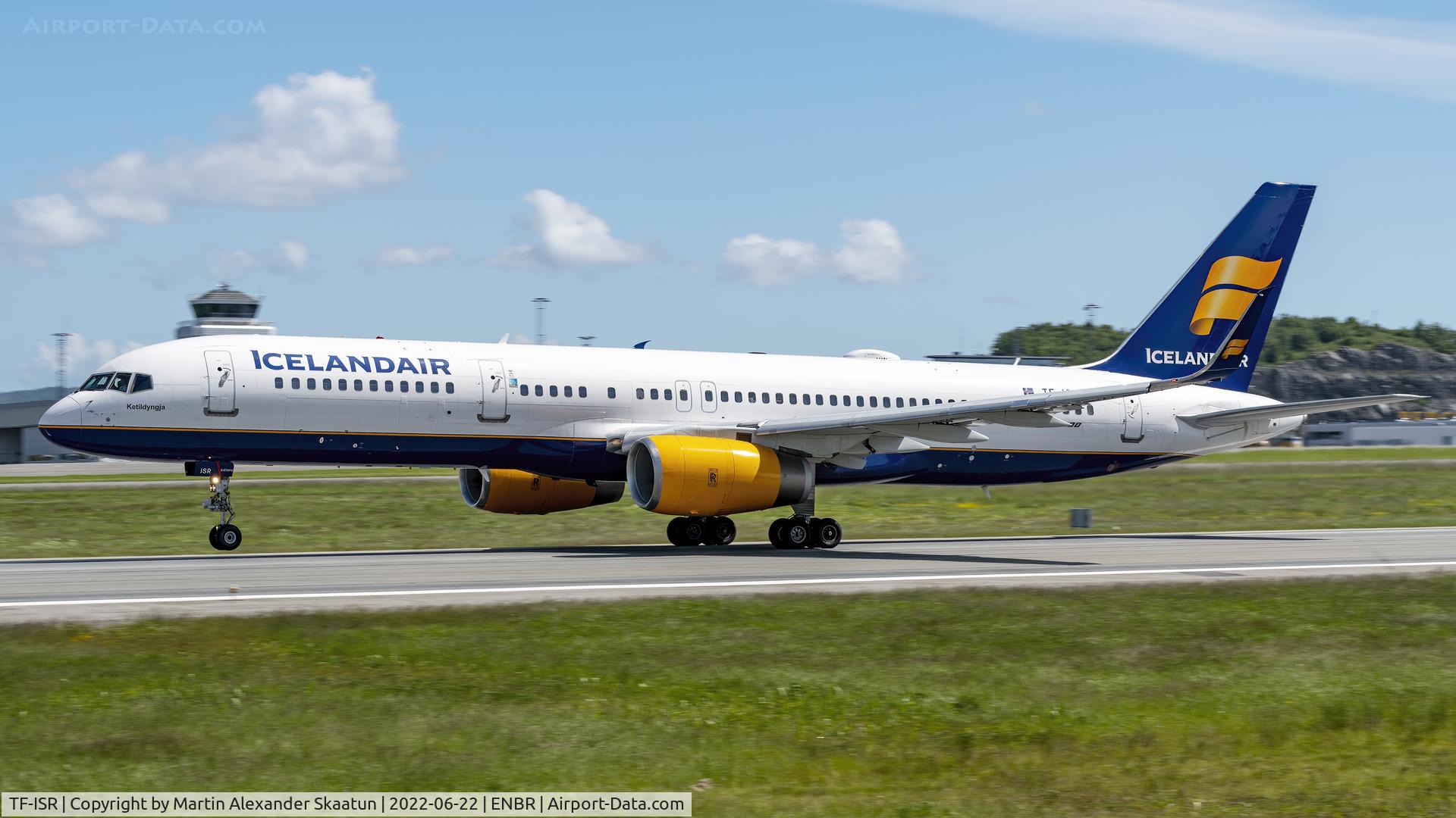 TF-ISR, 1999 Boeing 757-256 C/N 26248, Takeoff rwy. 35.