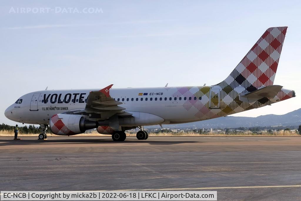 EC-NCB, 2003 Airbus A319-111 C/N 2043, Parked