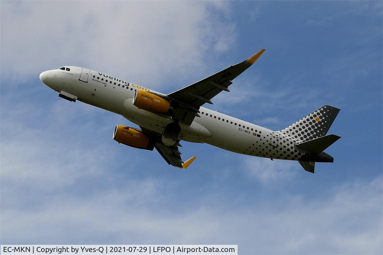 EC-MKN, 2016 Airbus A320-232 C/N 7026, Airbus A320-232, Take off rwy 24, Paris Orly airport (LFPO-ORY)