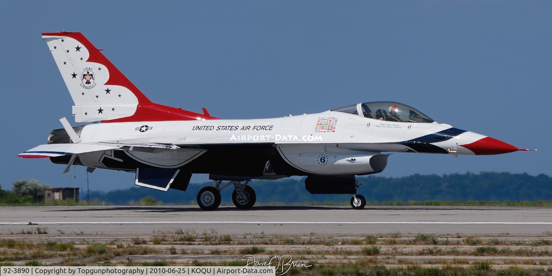 92-3890, General Dynamics F-16CJ Fighting Falcon C/N CC-132, Thunderbird #6 rolls out