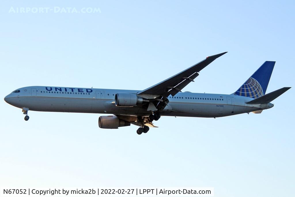 N67052, 2000 Boeing 767-424/ER C/N 29447, Landing