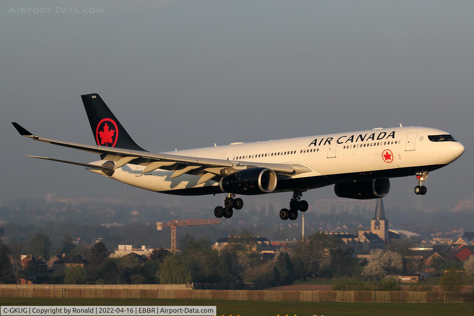C-GKUG, 2010 Airbus A330-343X C/N 1149, at bru