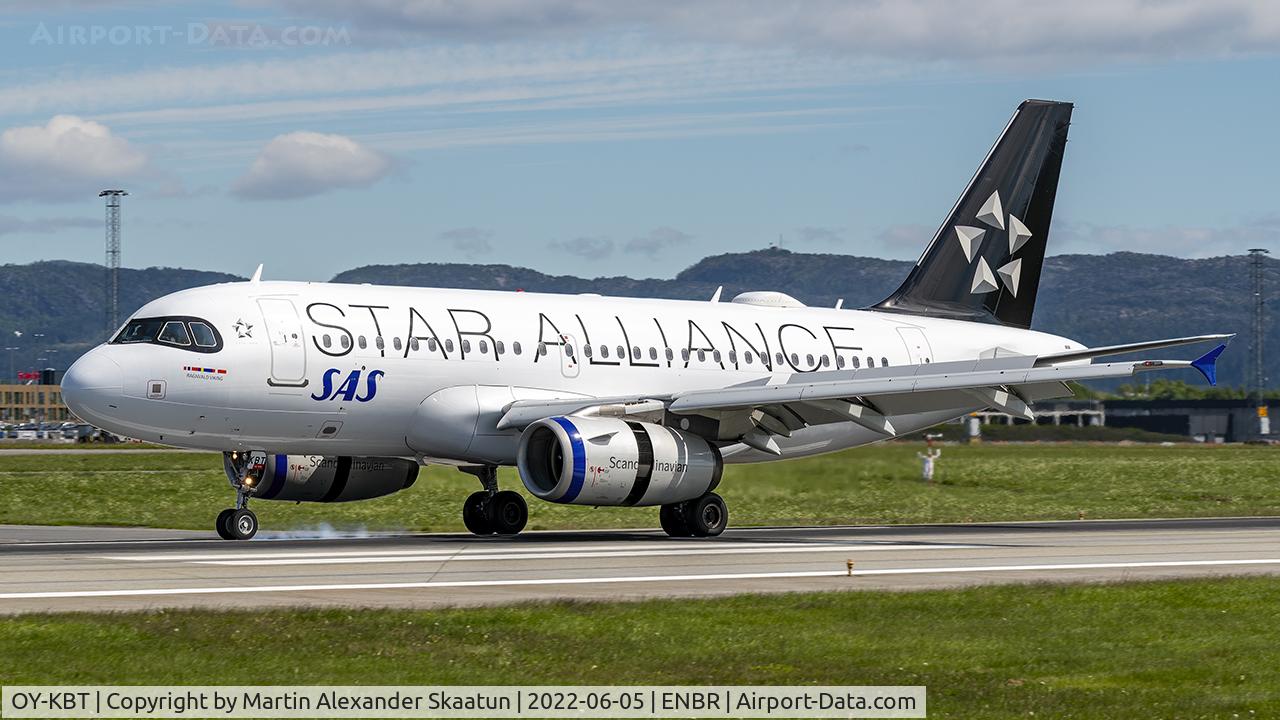 OY-KBT, 2007 Airbus A319-131 C/N 3292, Just repainted in Star Alliance livery.