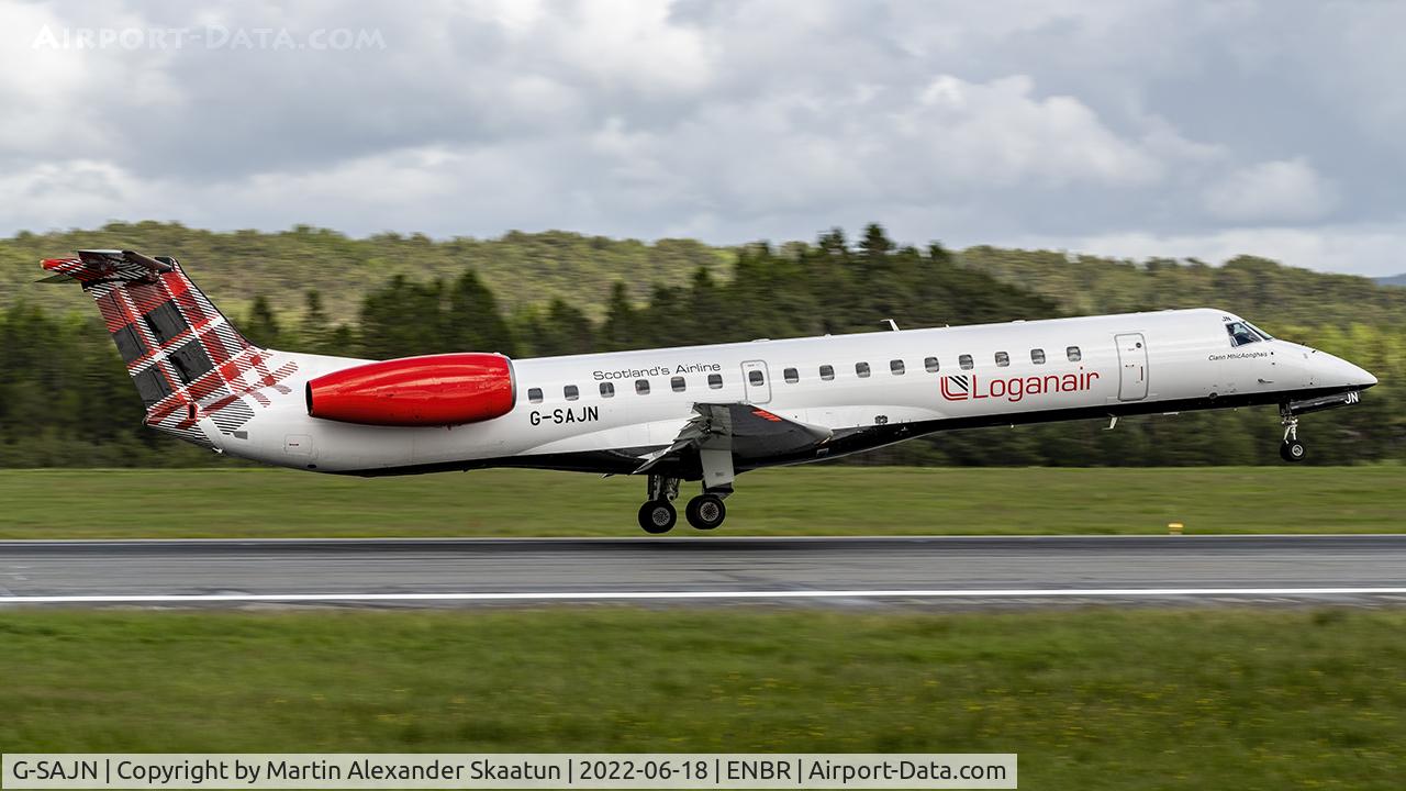 G-SAJN, 2000 Embraer EMB-145EP (ERJ-145EP) C/N 145207, Landing rwy. 17.