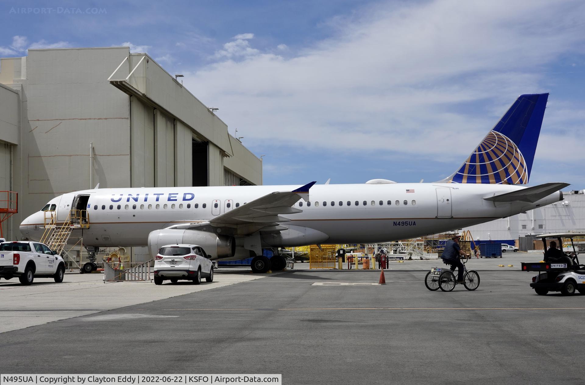 N495UA, 2002 Airbus A320-232 C/N 1842, SFO 2022.