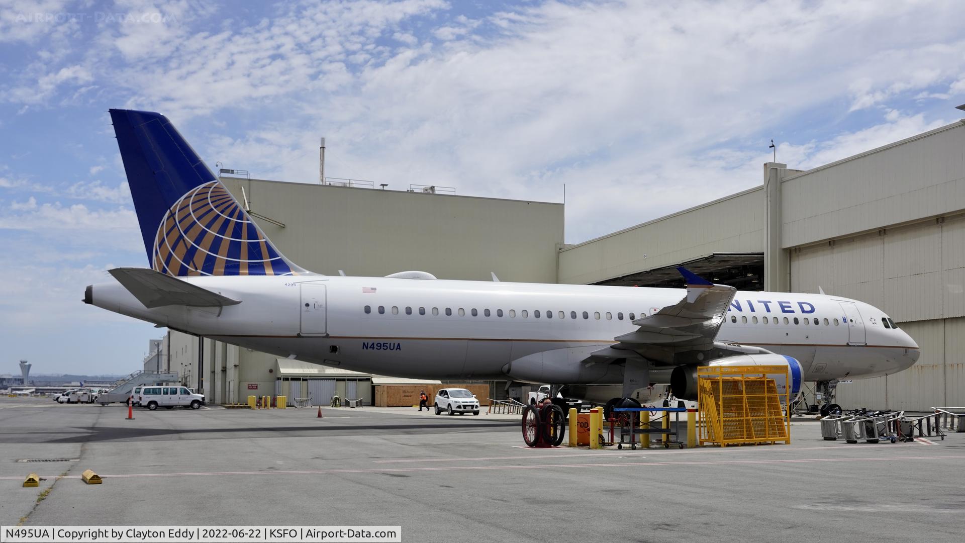 N495UA, 2002 Airbus A320-232 C/N 1842, SFO 2022.