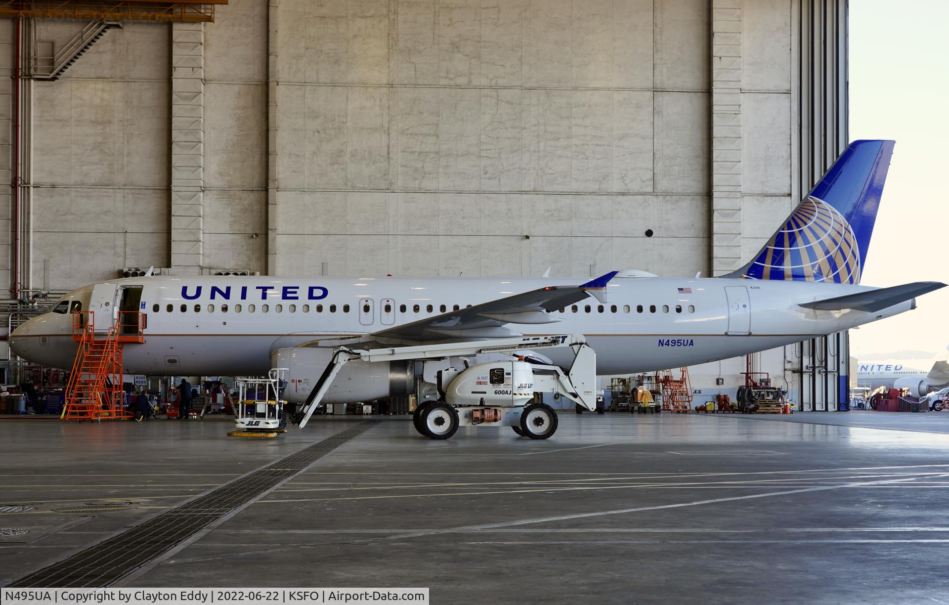 N495UA, 2002 Airbus A320-232 C/N 1842, SFO 2022.