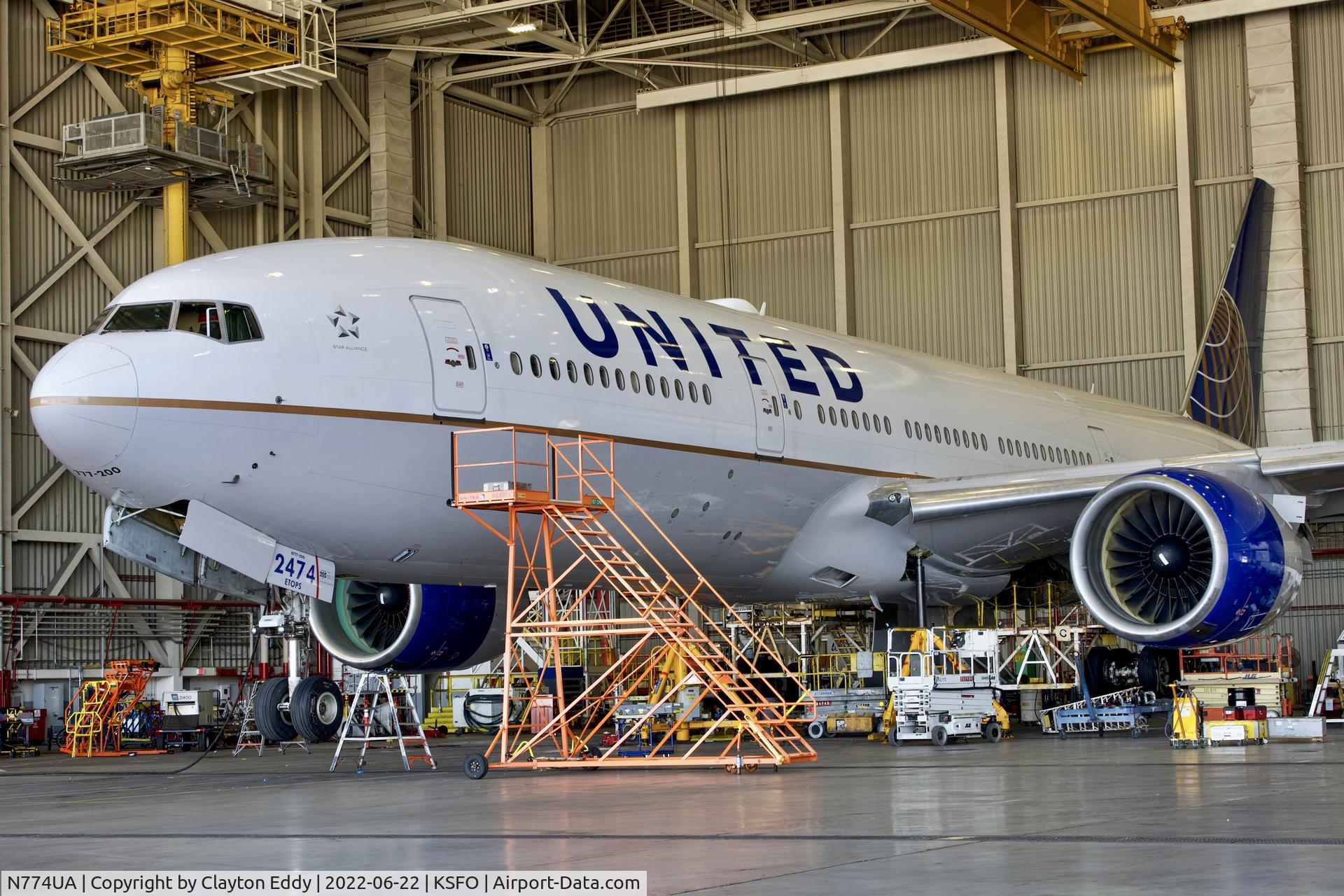 N774UA, 1996 Boeing 777-222 C/N 26936, SFO 2022.