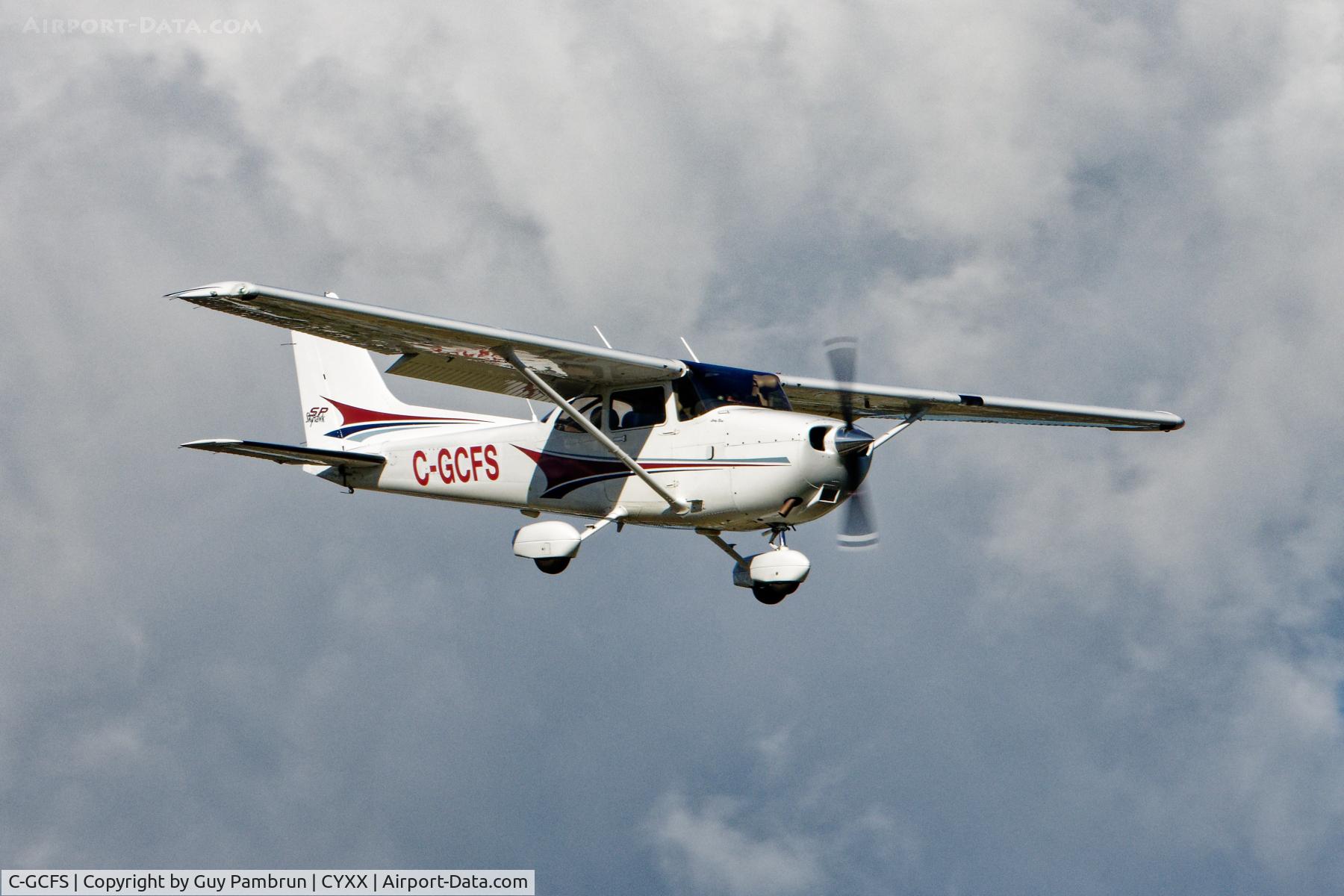 C-GCFS, 2004 Cessna 172S Skyhawk SP C/N 172S9742, Landing on 19