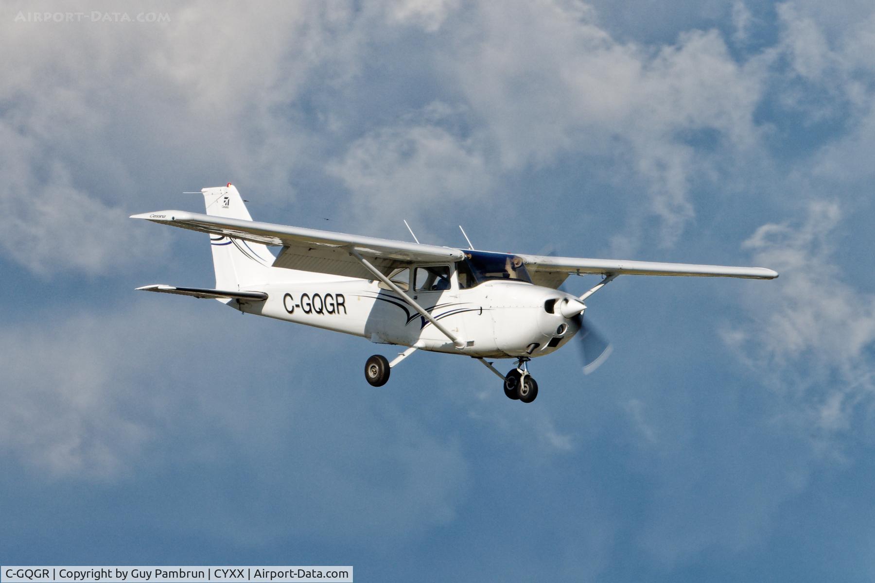 C-GQGR, 1976 Cessna 172M Skyhawk C/N 172-65953, Landing on 19