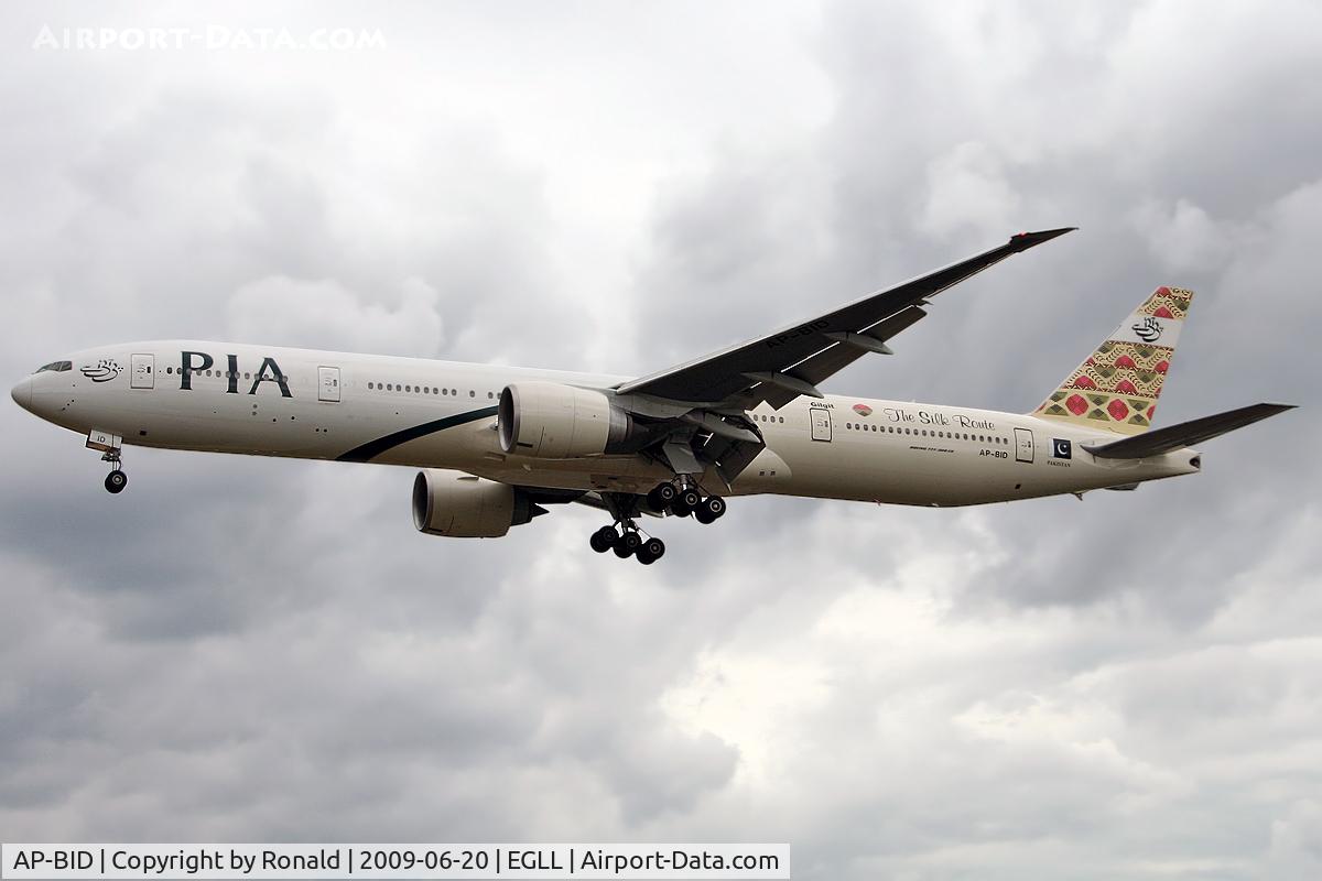 AP-BID, 2008 Boeing 777-340/ER C/N 33780, at lhr
