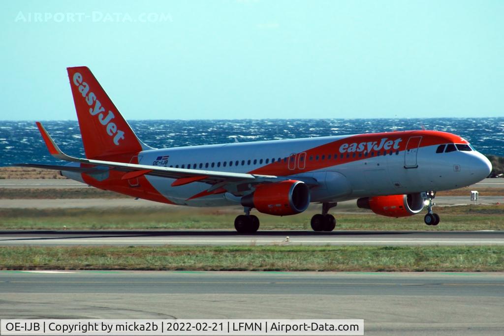 OE-IJB, 2015 Airbus A320-214 C/N 6572, Take off