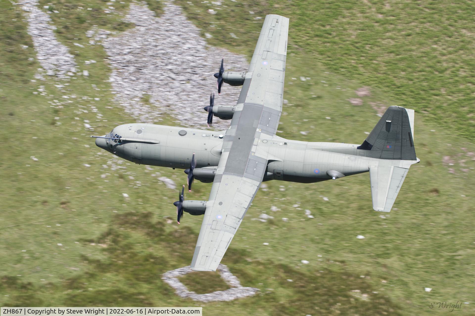 ZH867, 1997 Lockheed Martin C-130J-30 Hercules C.4 C/N 382-5416, Bwlch Oerdrws, Mach Loop Wales UK