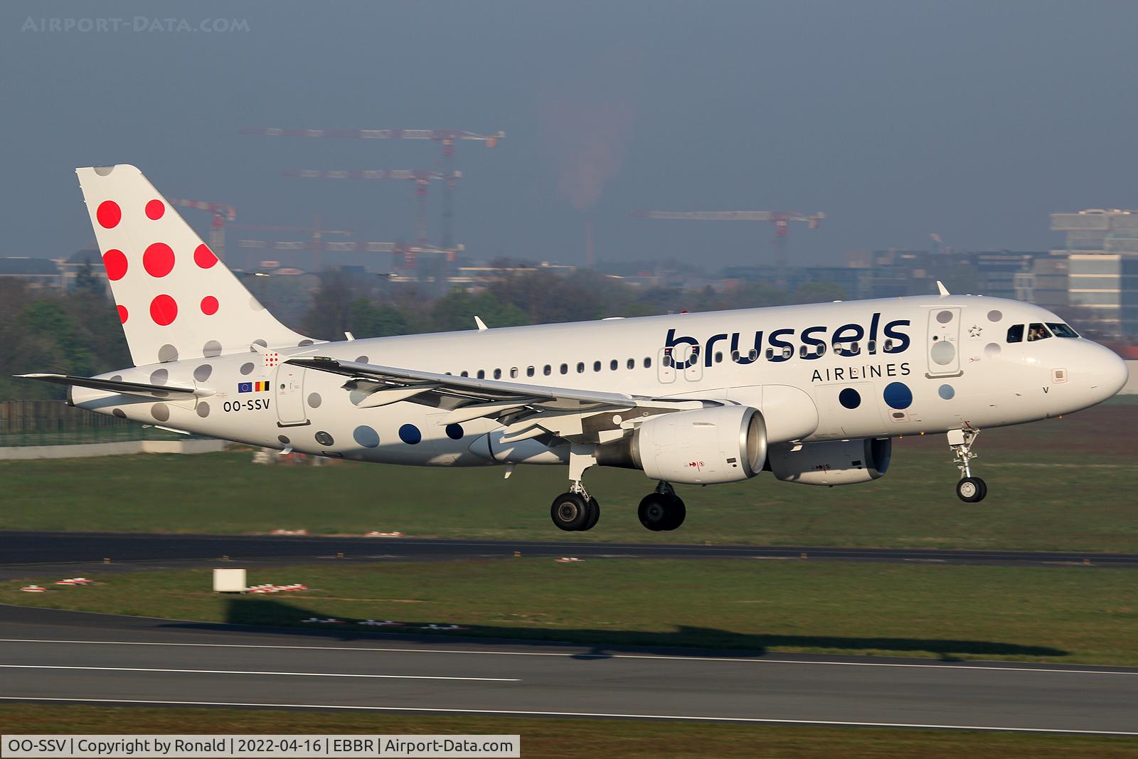 OO-SSV, 2004 Airbus A319-111 C/N 2196, at bru