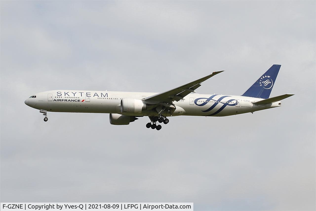 F-GZNE, 2009 Boeing 777-328/ER C/N 37432, Boeing 777-328ER, On final rwy 26L, Roissy Charles De Gaulle airport (LFPG-CDG)