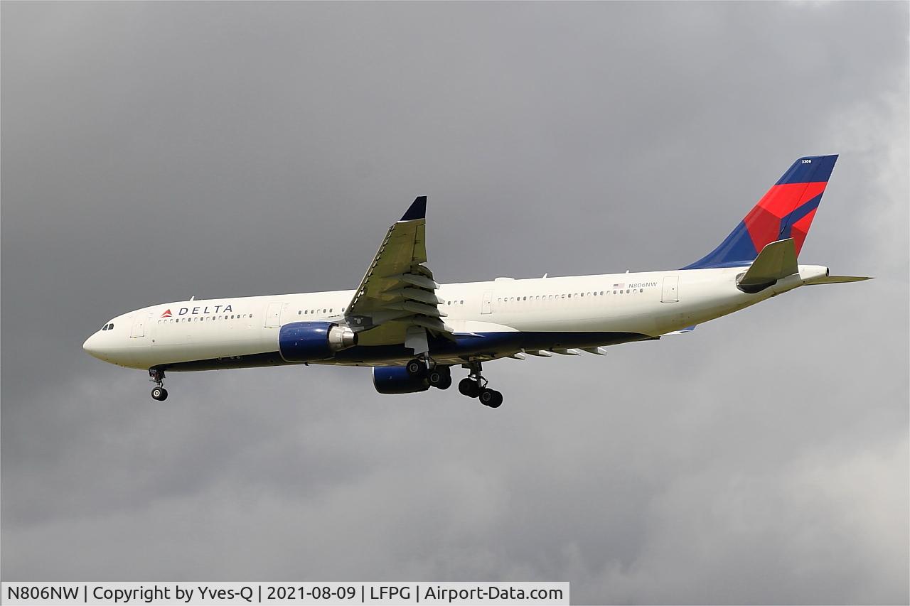 N806NW, 2004 Airbus A330-323 C/N 578, Airbus A330-323, On final rwy 26L, Roissy Charles De Gaulle Airport (LFPG-CDG)