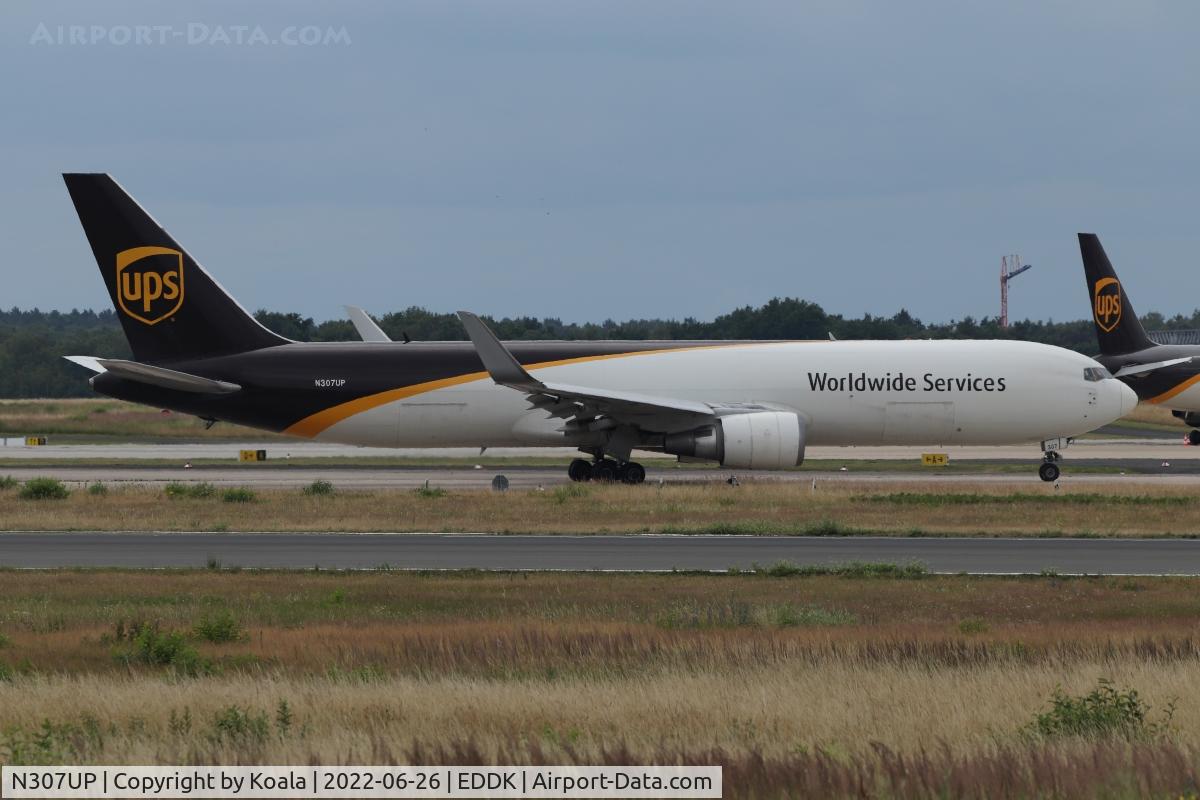 N307UP, 1996 Boeing 767-34AF C/N 27760, Taxing to apron after arrival from Philadelphia