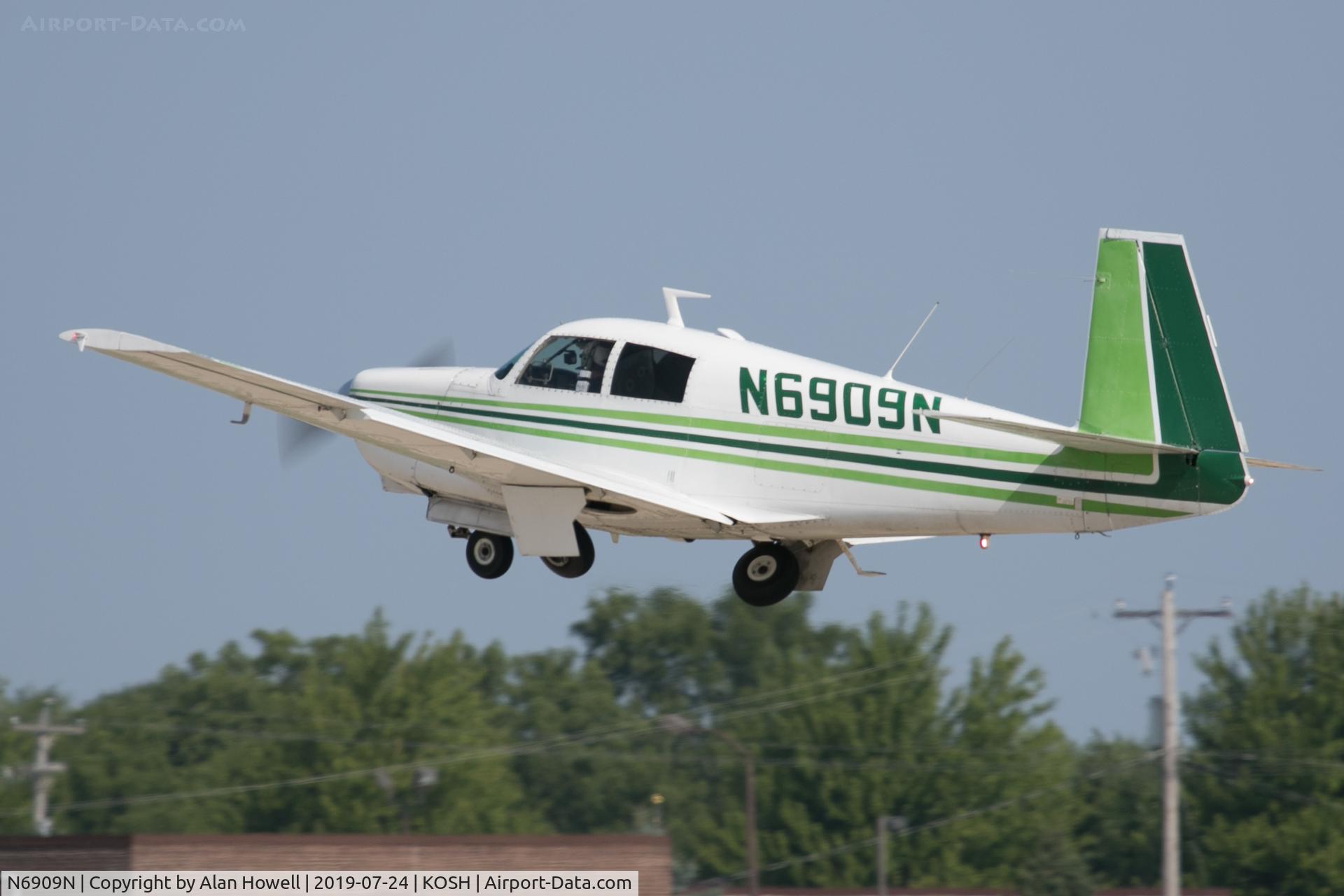 N6909N, 1968 Mooney M20C Ranger C/N 680174, Departing AirVenture 2019