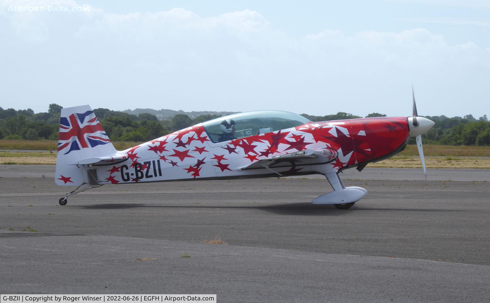 G-BZII, 1999 Extra EA-300L C/N 119, Flown by the Global Stars Display Team