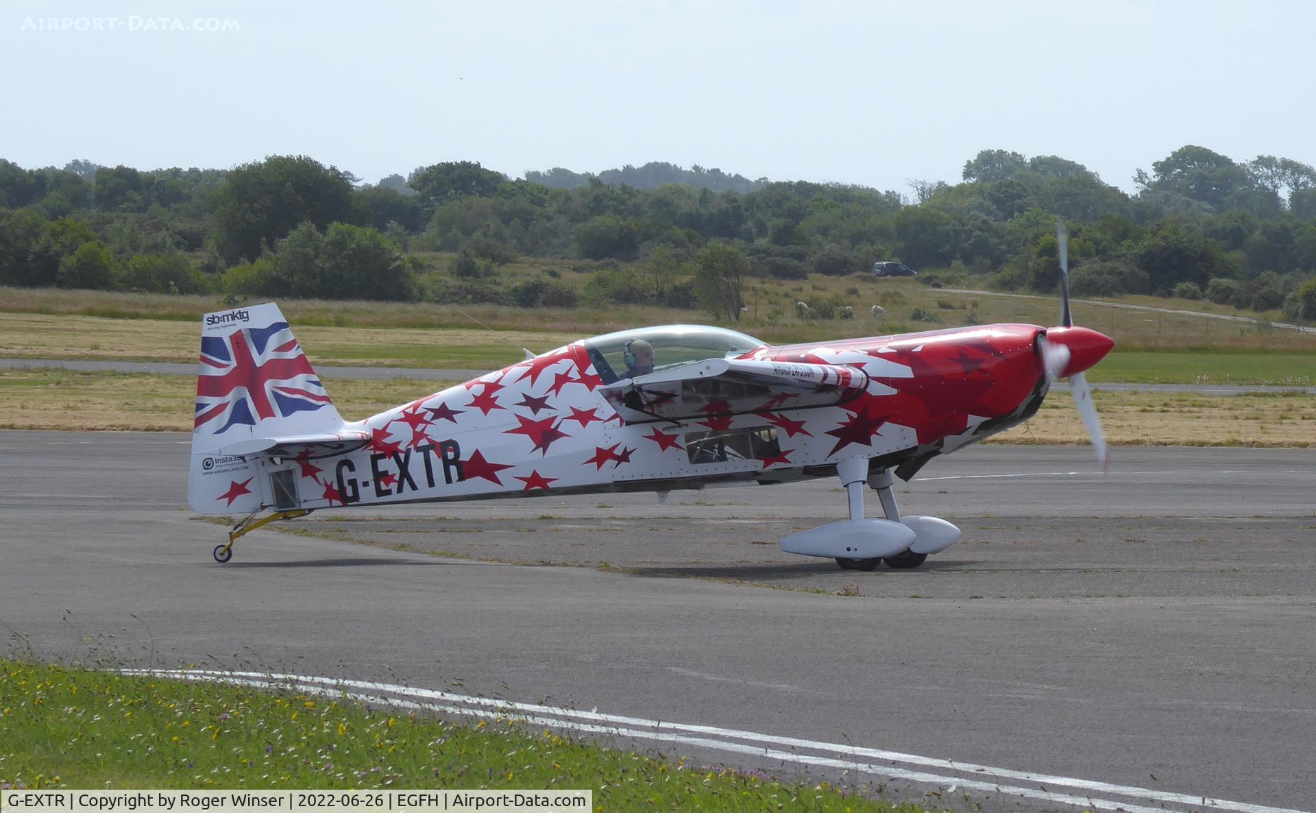 G-EXTR, 1990 Extra EA-260 C/N 004, Flown by the Global Stars Display Team.