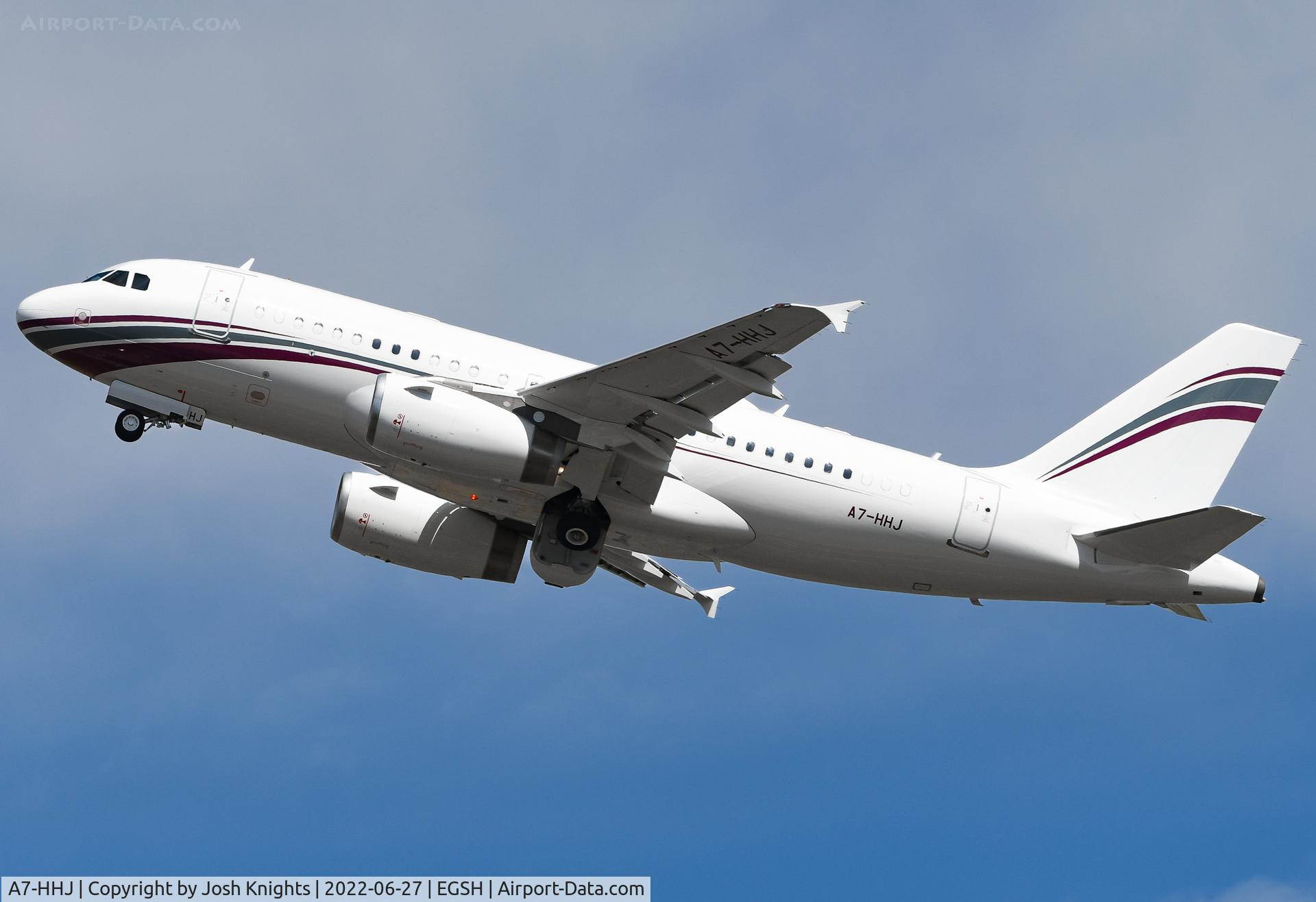A7-HHJ, 2000 Airbus A319-133XCJ C/N 1335, Departing Norwich After Respray.
