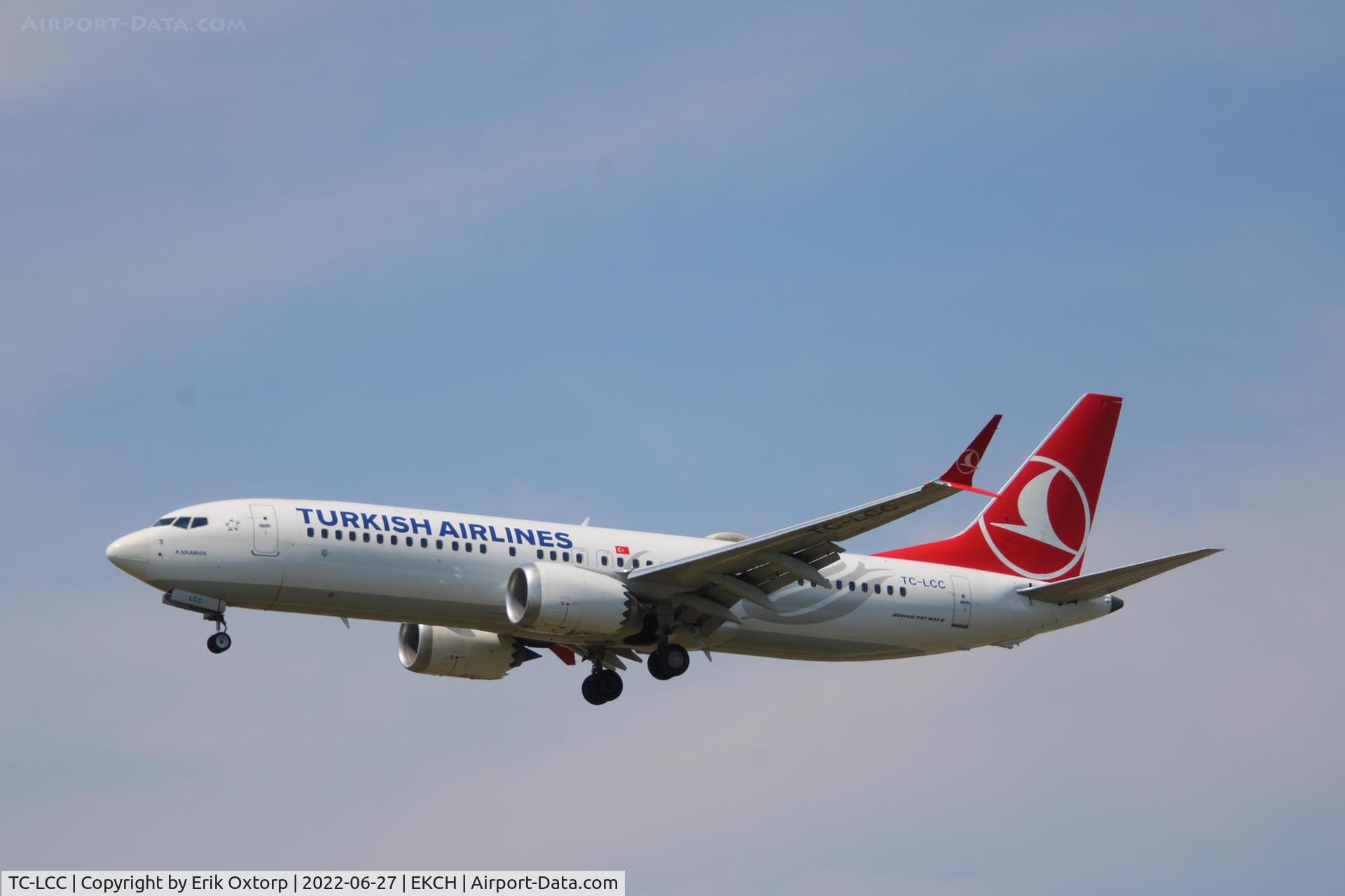 TC-LCC, 2018 Boeing 737-8 MAX C/N 60034, TC-LCC landing rw 22L